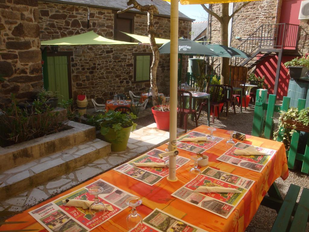 Auberge Du Chateau Châteauneuf-dʼIlle-et-Vilaine Eksteriør billede