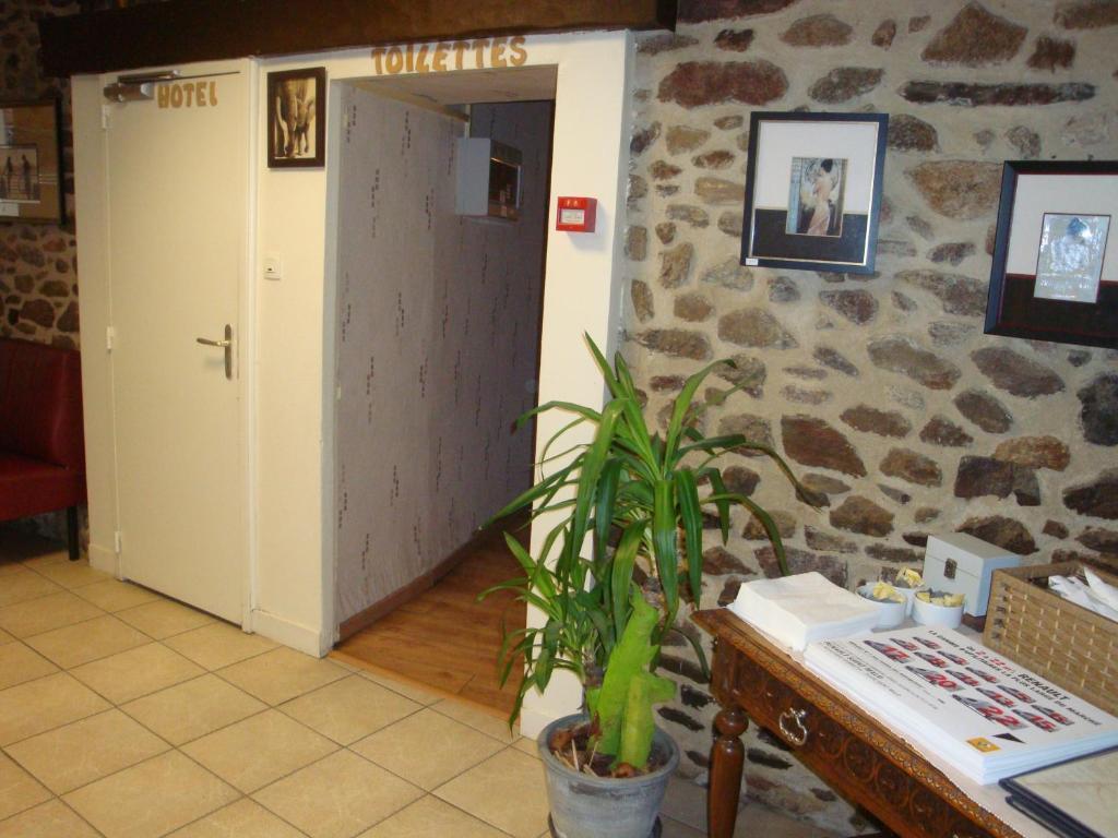 Auberge Du Chateau Châteauneuf-dʼIlle-et-Vilaine Eksteriør billede