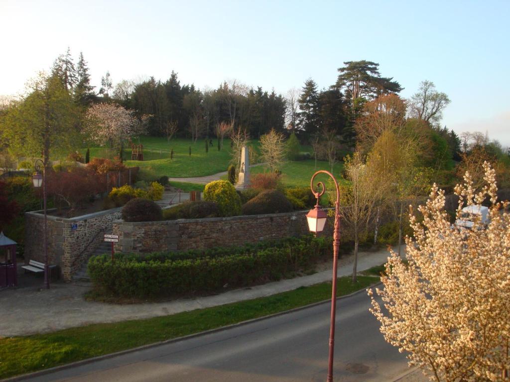 Auberge Du Chateau Châteauneuf-dʼIlle-et-Vilaine Eksteriør billede
